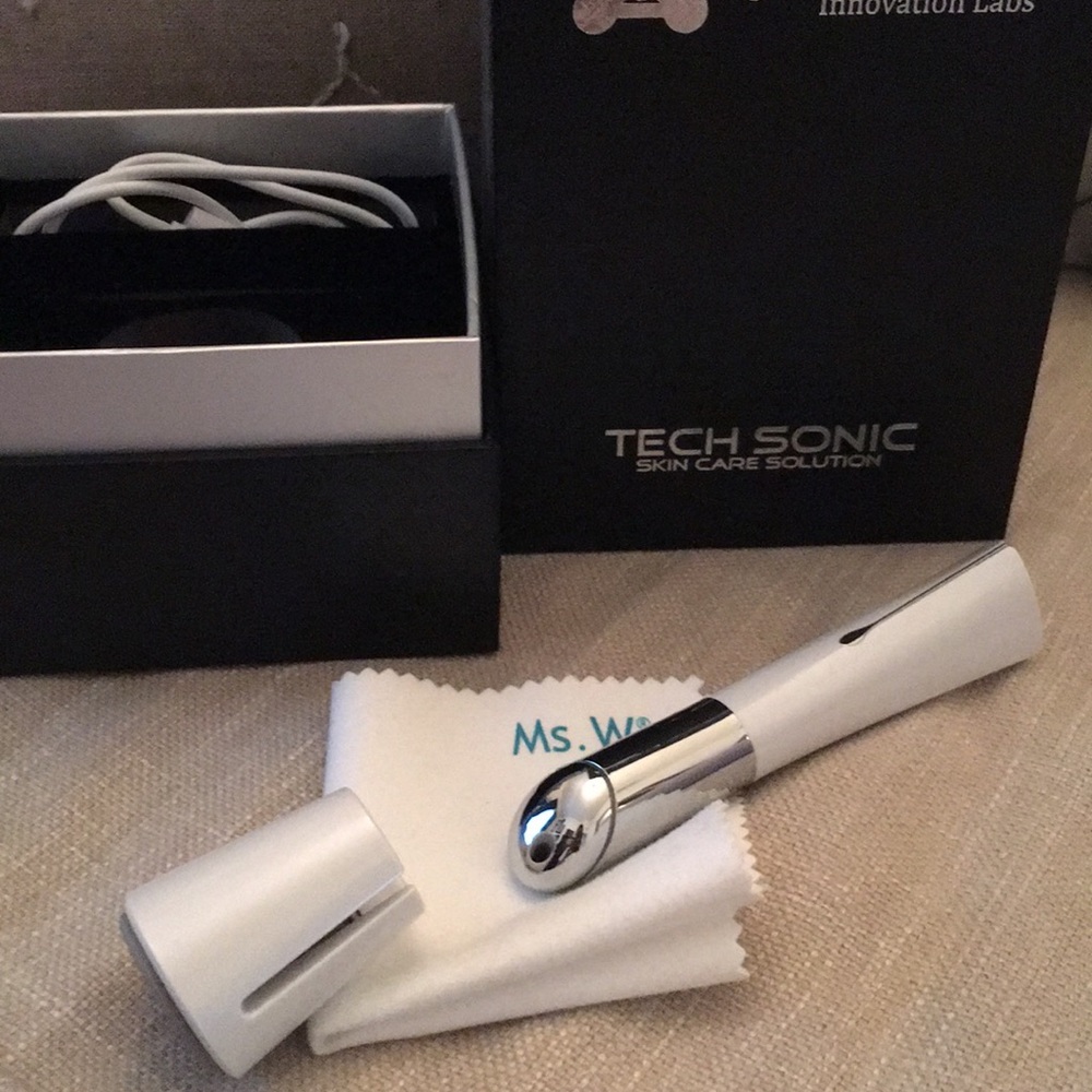 Under Eye Care 👁️ Dynamic hot and cold infuser to rejuvenate under the eyes